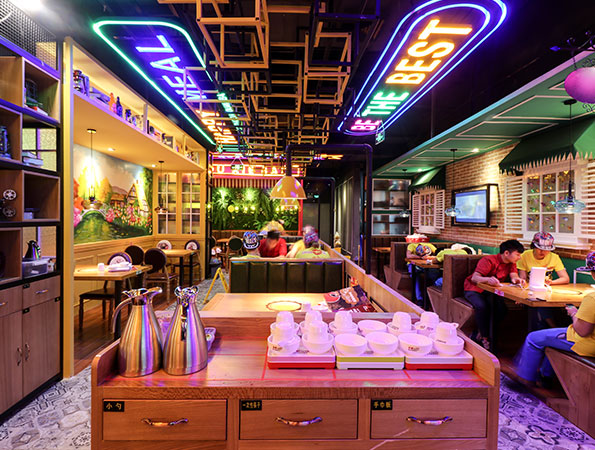 網紅餐飲店裝修實景圖-多嘴肉蟹煲